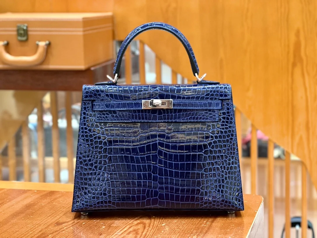 에르메스 켈리 25 셀리에 크로커다일 사파이어 블루 팔라듐 하드웨어 (100% HAND MADE)