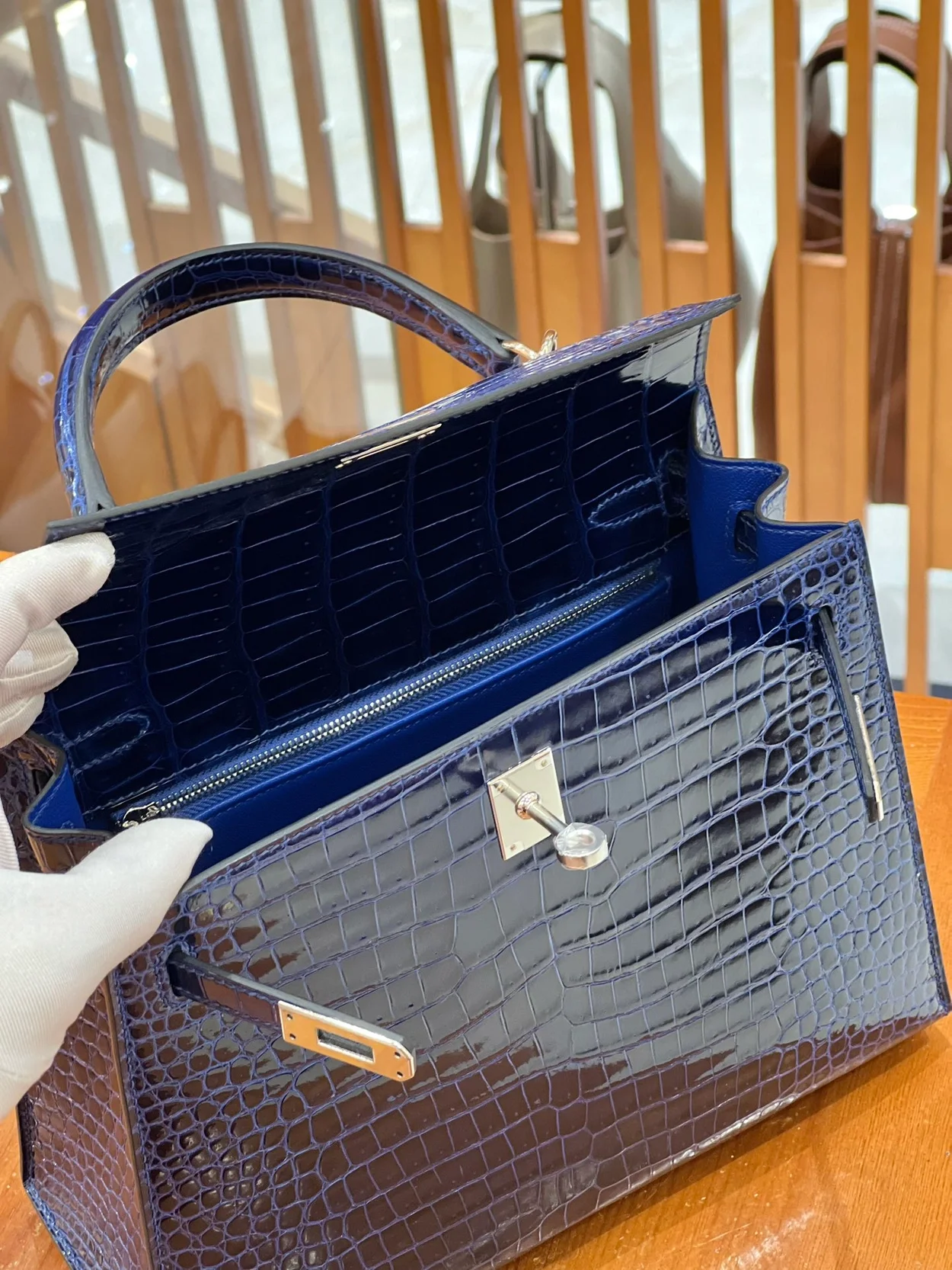 에르메스 켈리 25 셀리에 크로커다일 사파이어 블루 팔라듐 하드웨어 (100% HAND MADE)