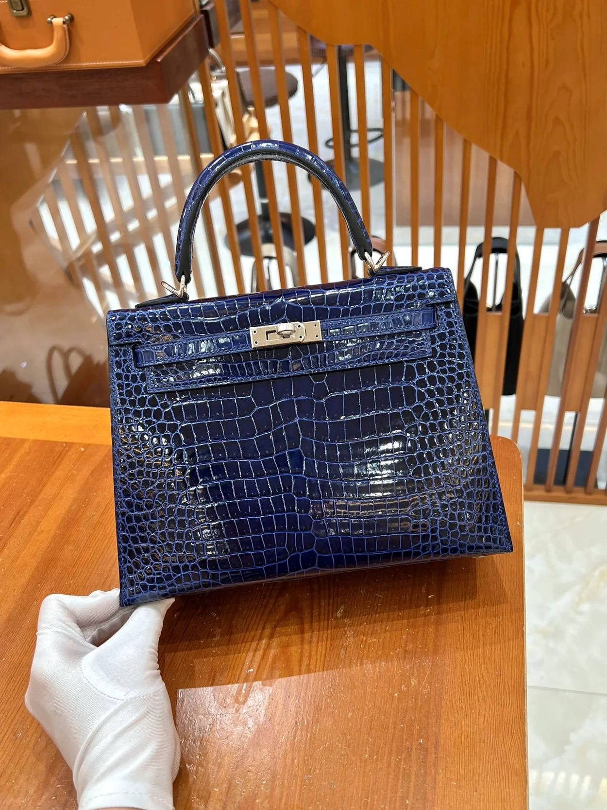 에르메스 켈리 25 셀리에 크로커다일 사파이어 블루 팔라듐 하드웨어 (100% HAND MADE)