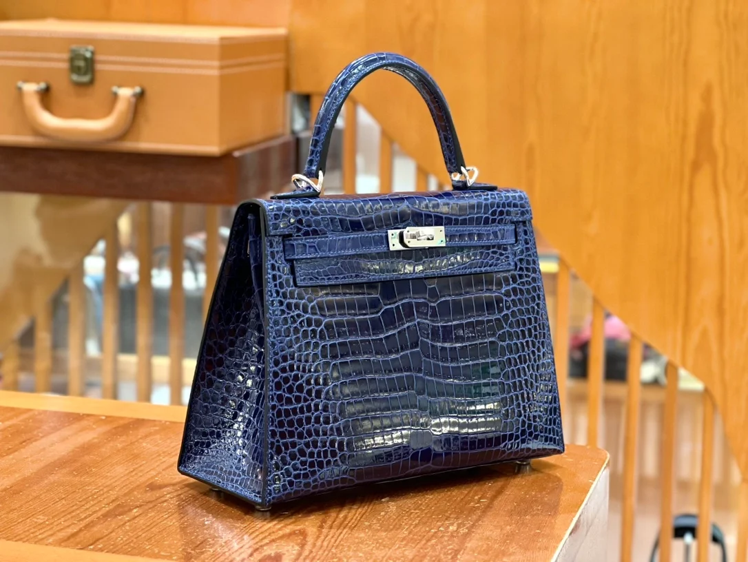 에르메스 켈리 25 셀리에 크로커다일 사파이어 블루 팔라듐 하드웨어 (100% HAND MADE)