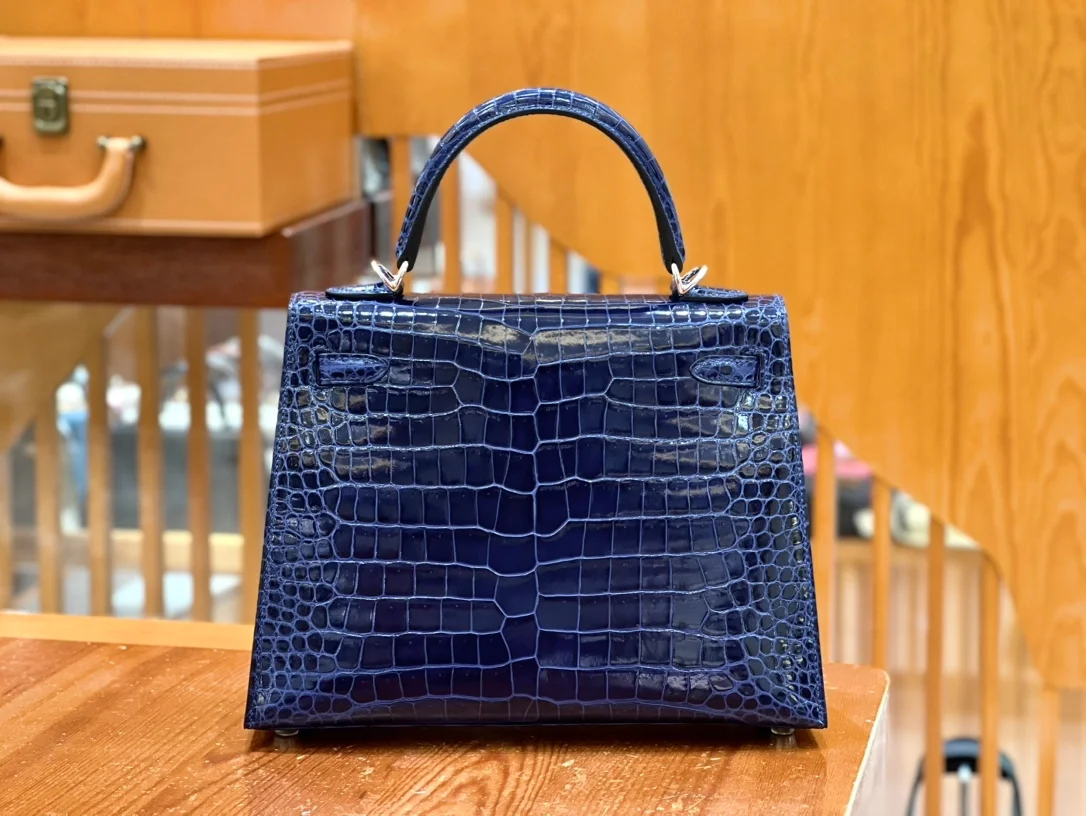 에르메스 켈리 25 셀리에 크로커다일 사파이어 블루 팔라듐 하드웨어 (100% HAND MADE)