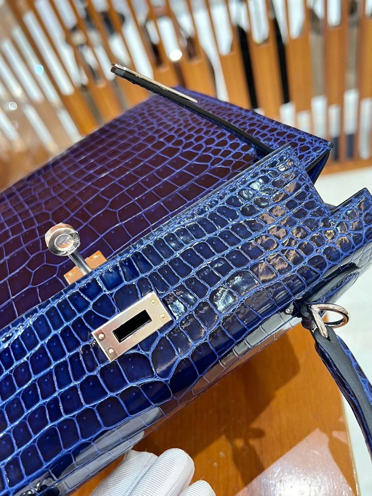 에르메스 켈리 25 셀리에 크로커다일 사파이어 블루 팔라듐 하드웨어 (100% HAND MADE)