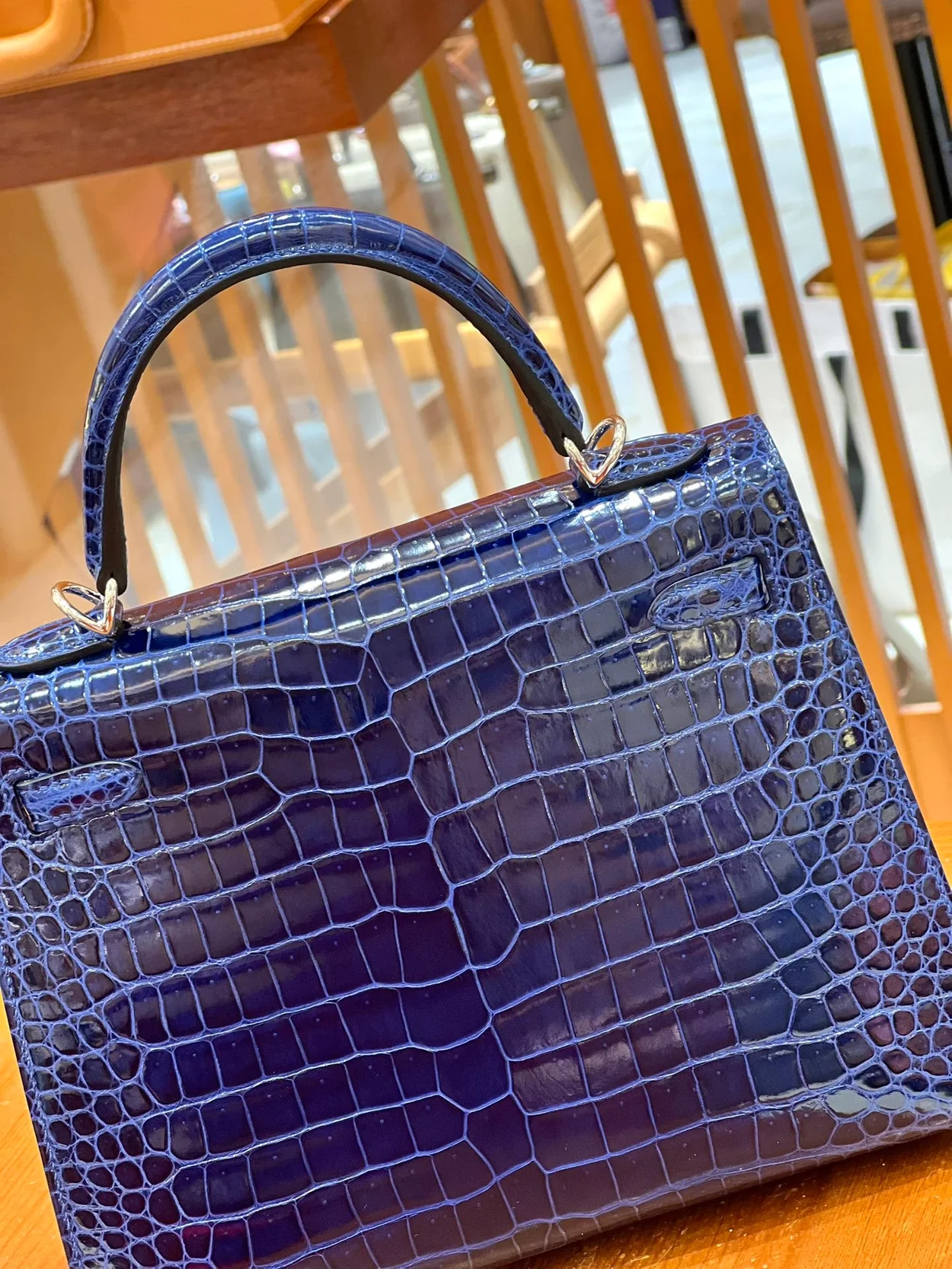 에르메스 켈리 25 셀리에 크로커다일 사파이어 블루 팔라듐 하드웨어 (100% HAND MADE)