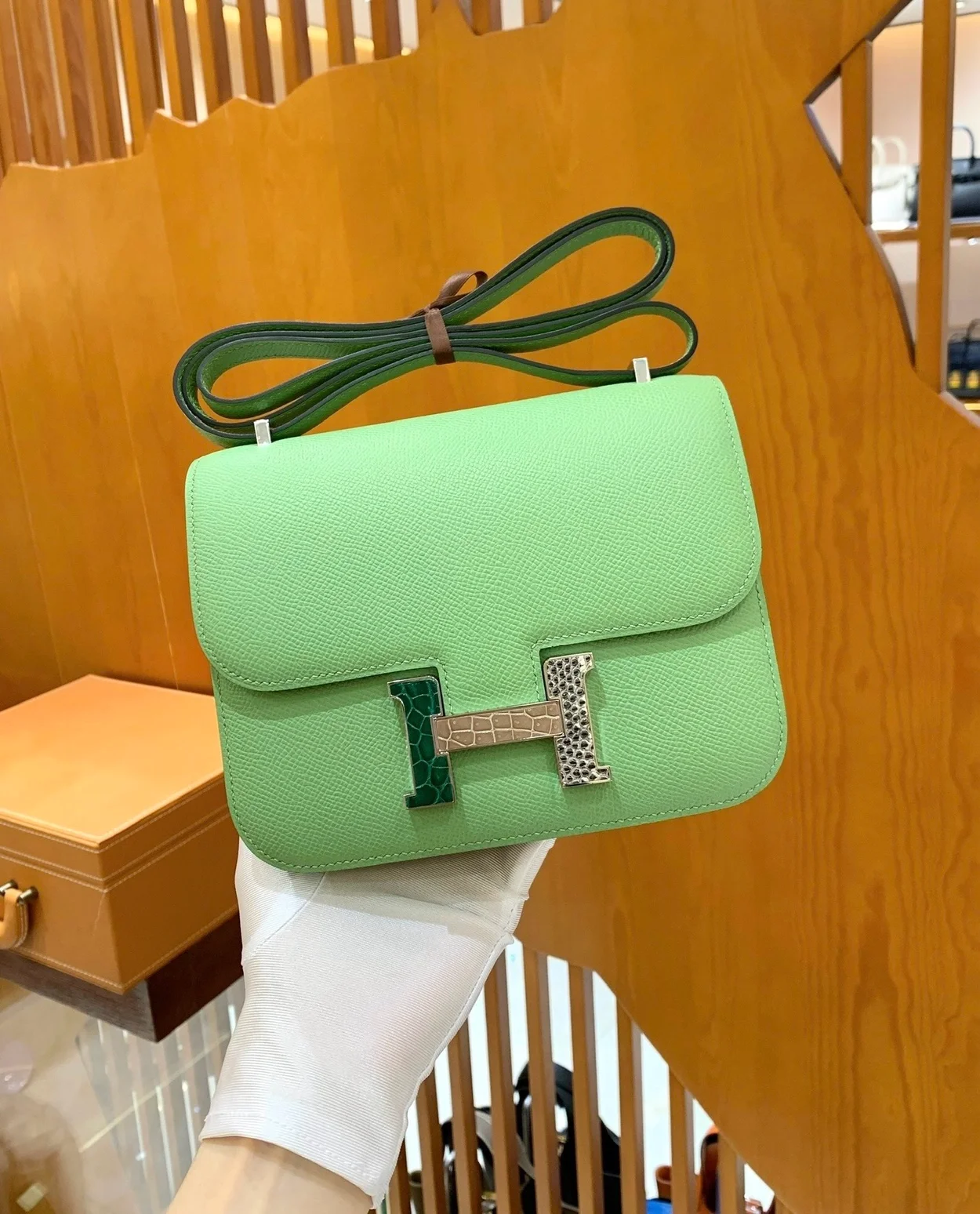 에르메스 콘스탄스 18 아보카도 그린 앱송 에나멜 인레이 버클 팔라듐 하드웨어 (100% HAND MADE)