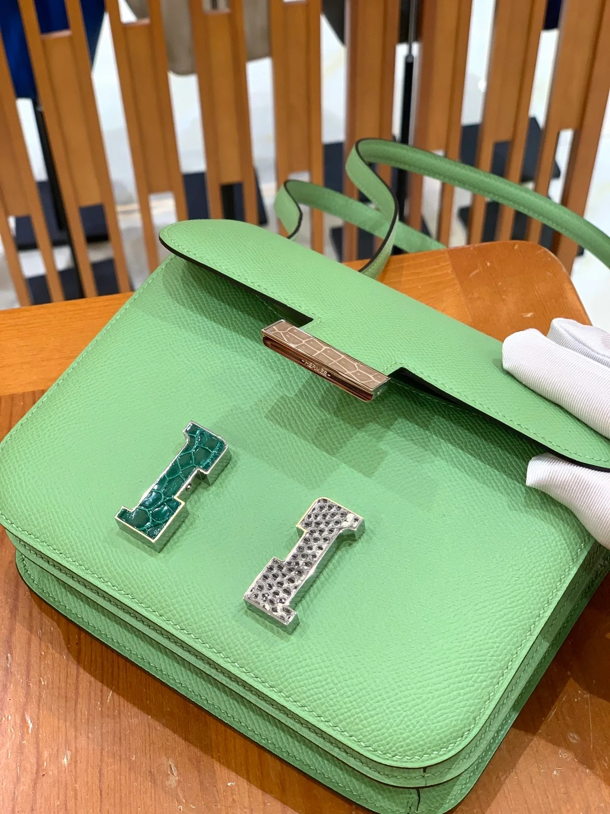 에르메스 콘스탄스 18 아보카도 그린 앱송 에나멜 인레이 버클 팔라듐 하드웨어 (100% HAND MADE)