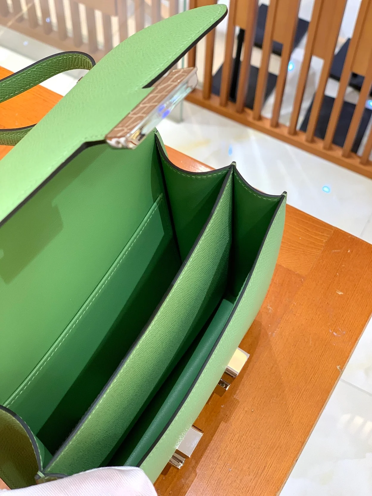 에르메스 콘스탄스 18 아보카도 그린 앱송 에나멜 인레이 버클 팔라듐 하드웨어 (100% HAND MADE)