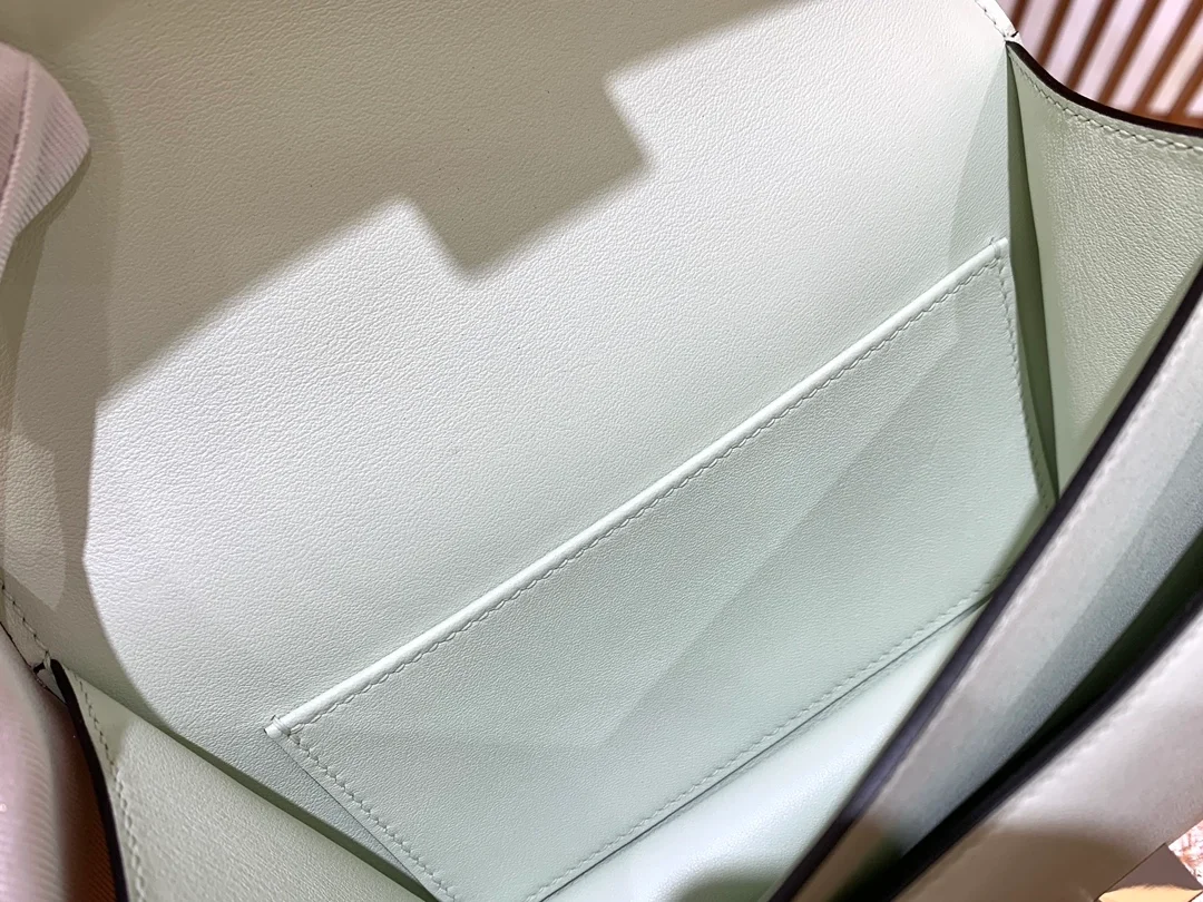 에르메스 콘스탄스 18 버블 그린 스위프트 팔라듐 하드웨어 (100% HAND MADE)