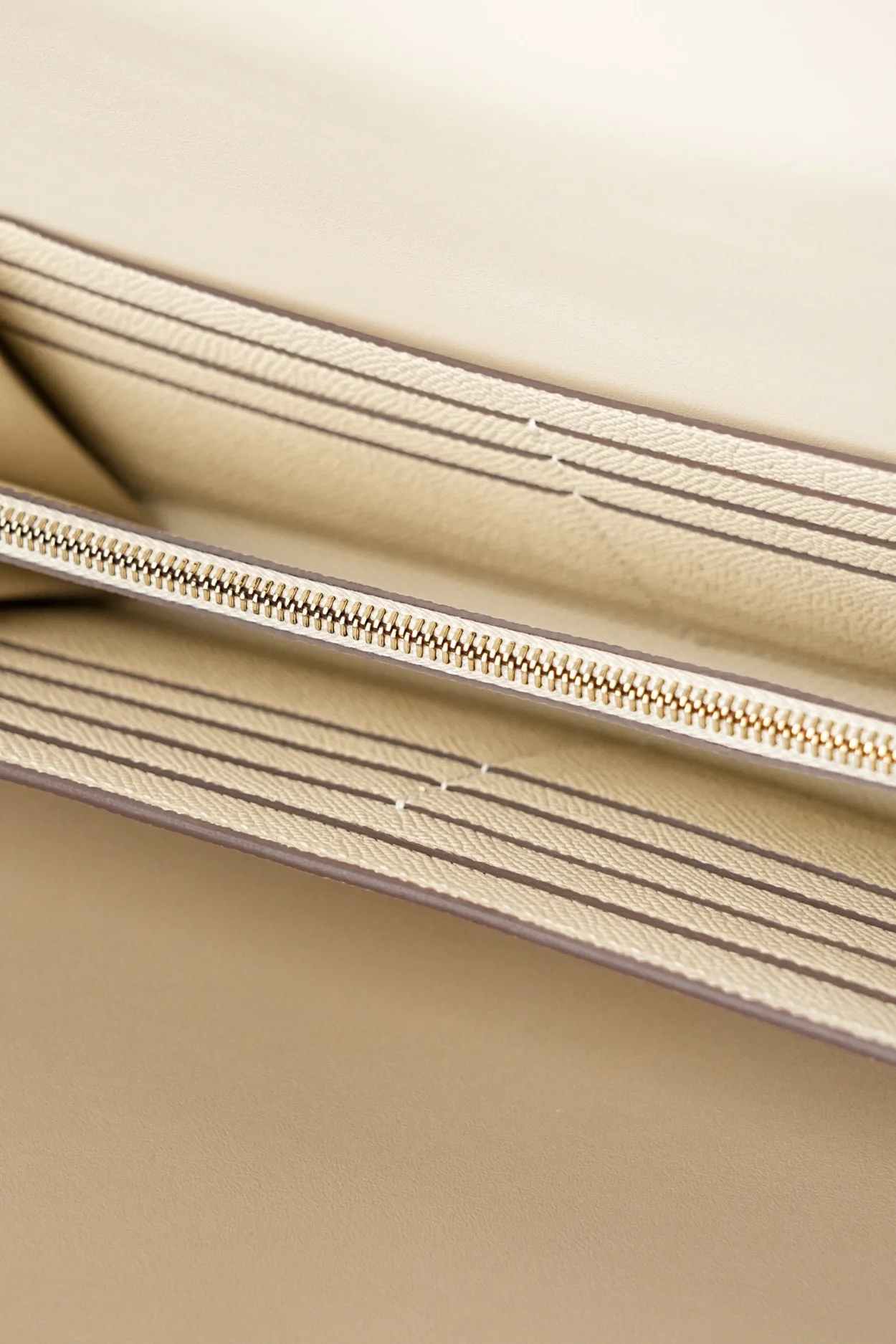 에르메스 콘스탄스 롱 투 고 지갑 크레 앱송 골드 하드웨어 (100% HAND MADE)