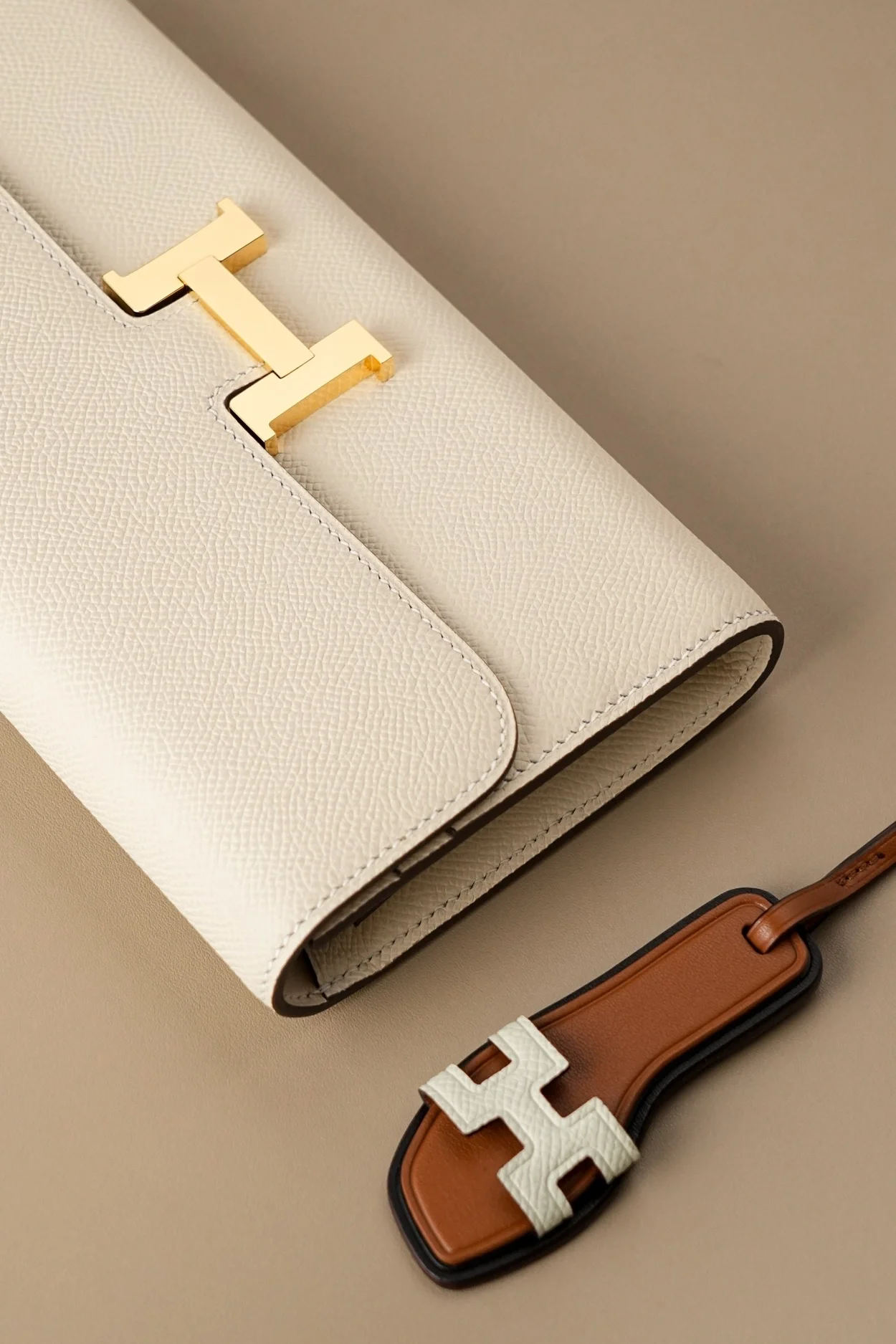 에르메스 콘스탄스 롱 투 고 지갑 크레 앱송 골드 하드웨어 (100% HAND MADE)