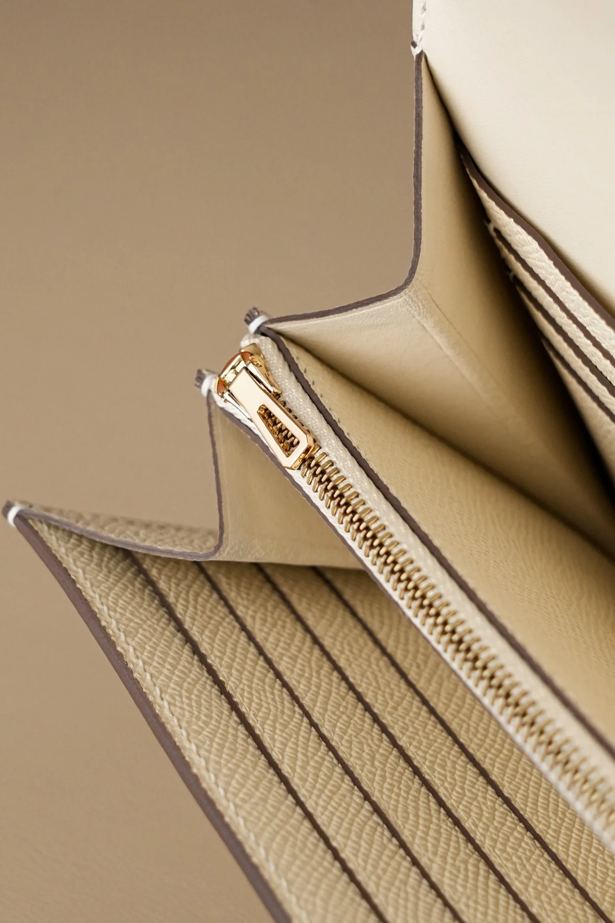 에르메스 콘스탄스 롱 투 고 지갑 크레 앱송 골드 하드웨어 (100% HAND MADE)