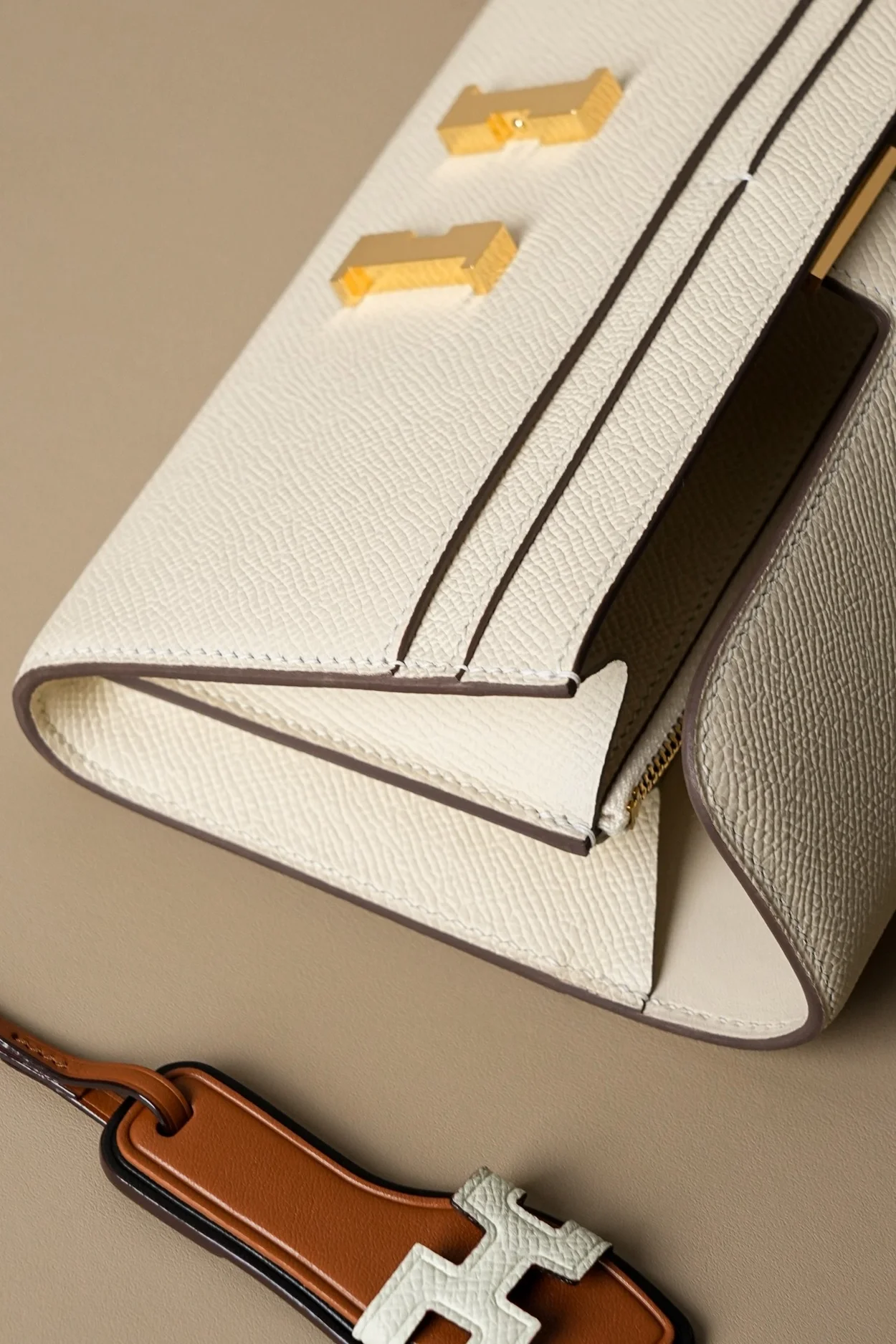 에르메스 콘스탄스 롱 투 고 지갑 크레 앱송 골드 하드웨어 (100% HAND MADE)