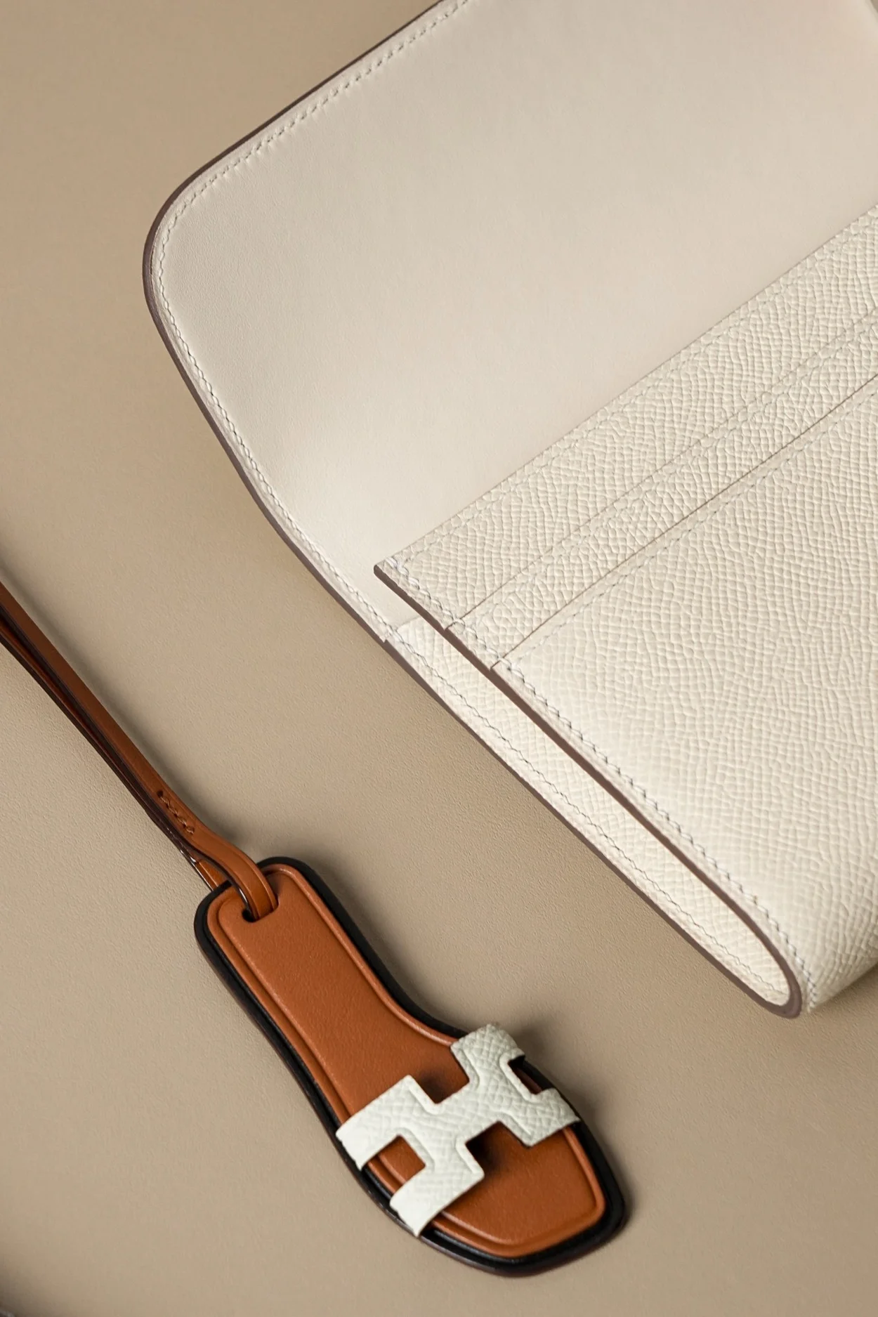 에르메스 콘스탄스 롱 투 고 지갑 크레 앱송 골드 하드웨어 (100% HAND MADE)