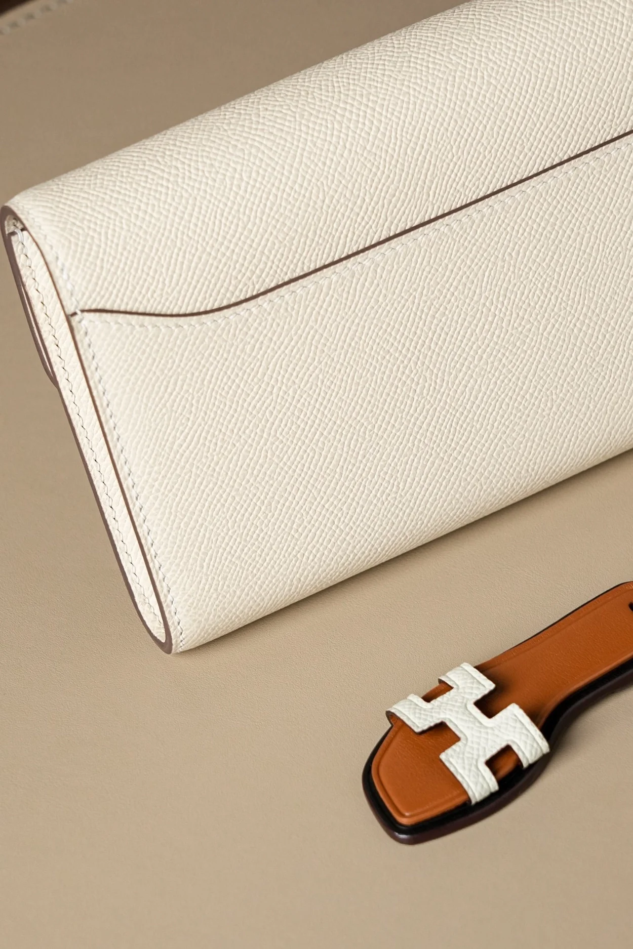 에르메스 콘스탄스 롱 투 고 지갑 크레 앱송 골드 하드웨어 (100% HAND MADE)