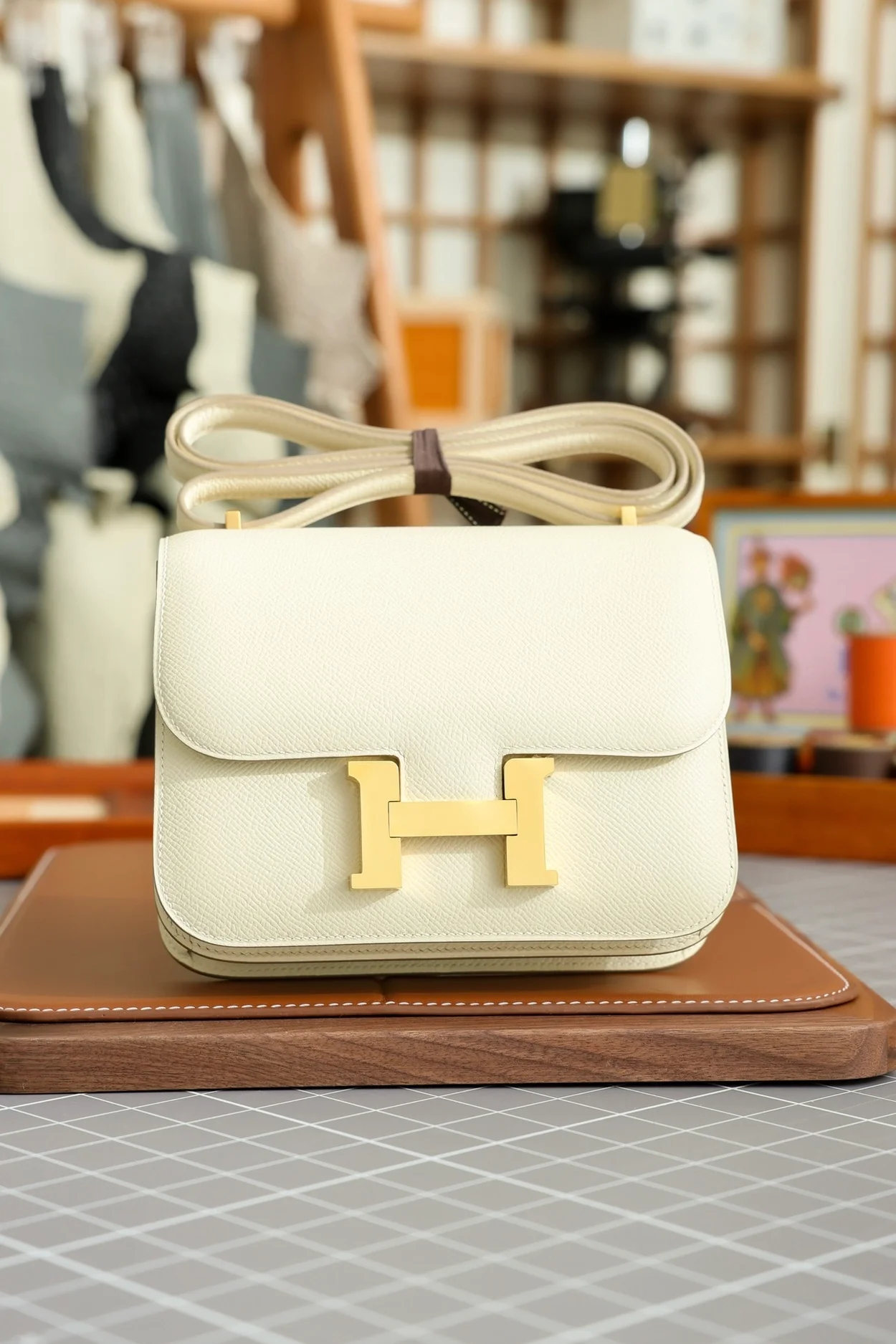 에르메스 콘스탄스 18 화이트 앱송 골드 하드웨어 (100% HAND MADE)