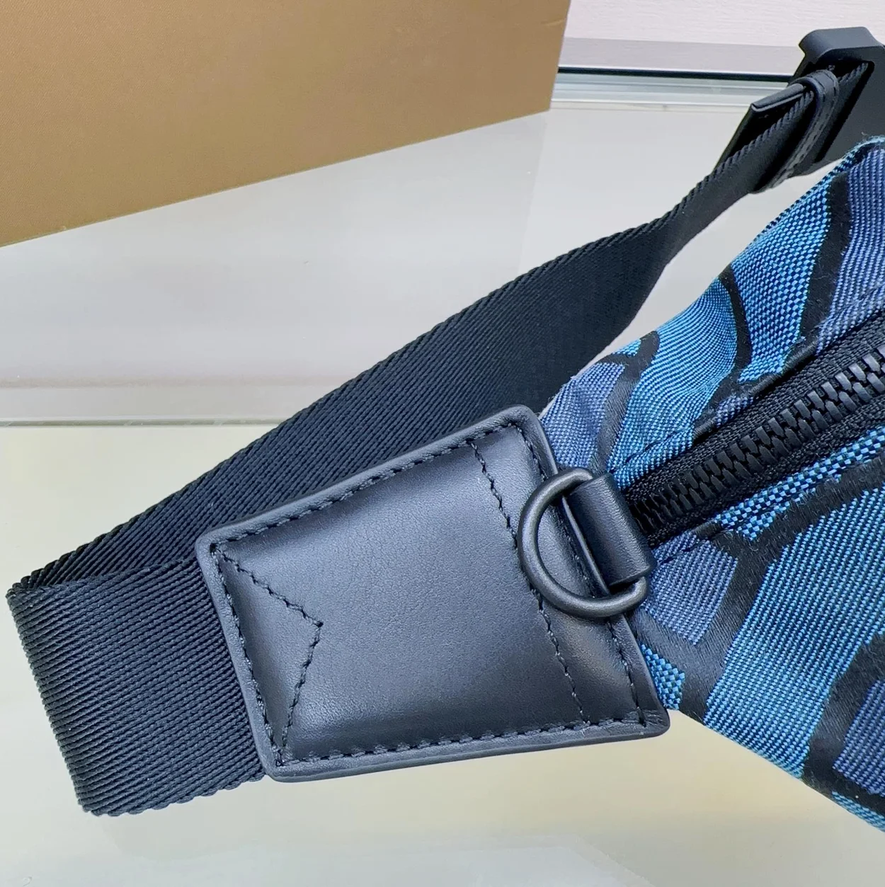 버버리 소니 모노그램 자카드 범백