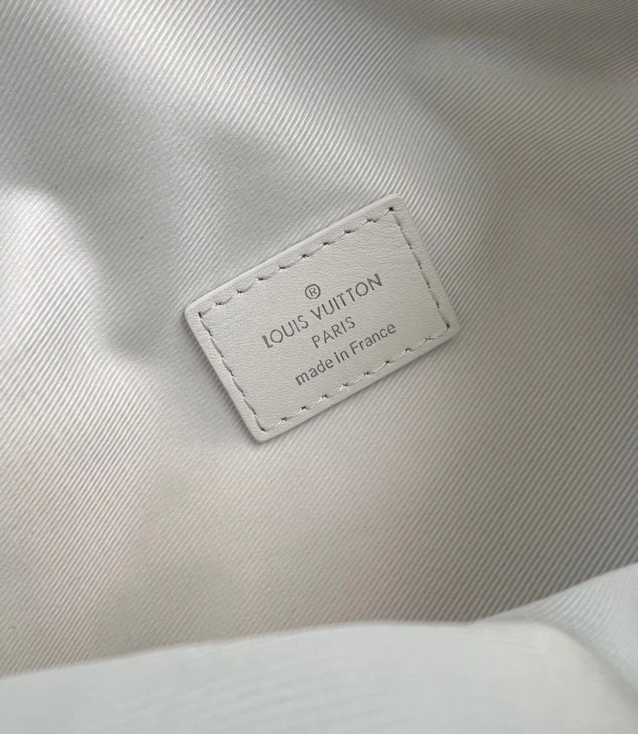 루이비통 멀티 포켓 범백 M21853