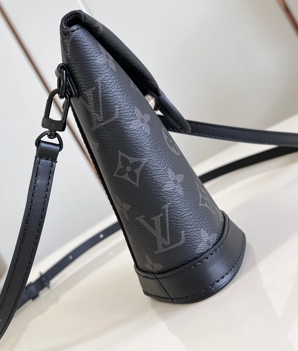 루이비통 엔벨로프 파우치 M11613