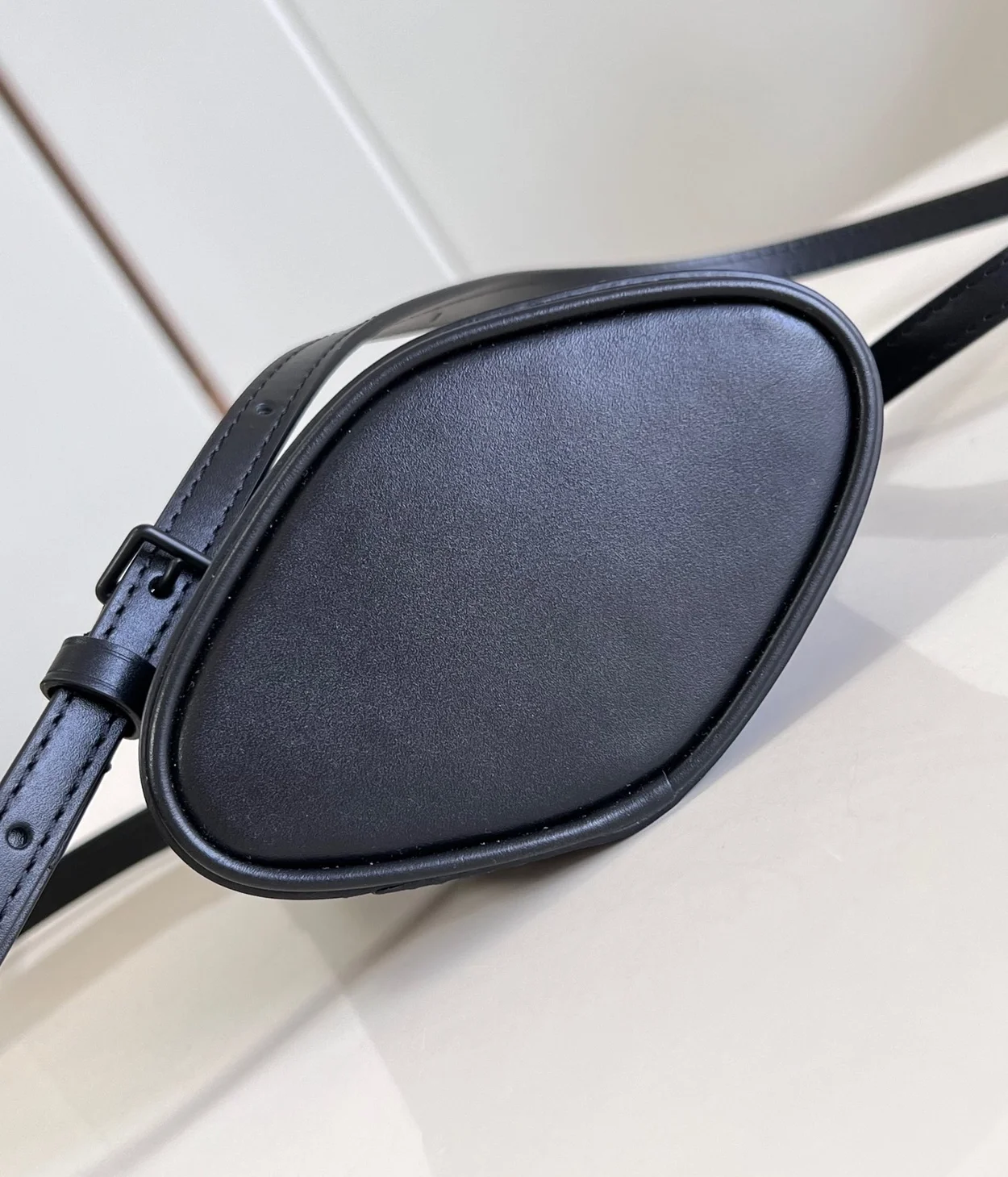 루이비통 엔벨로프 파우치 M11613