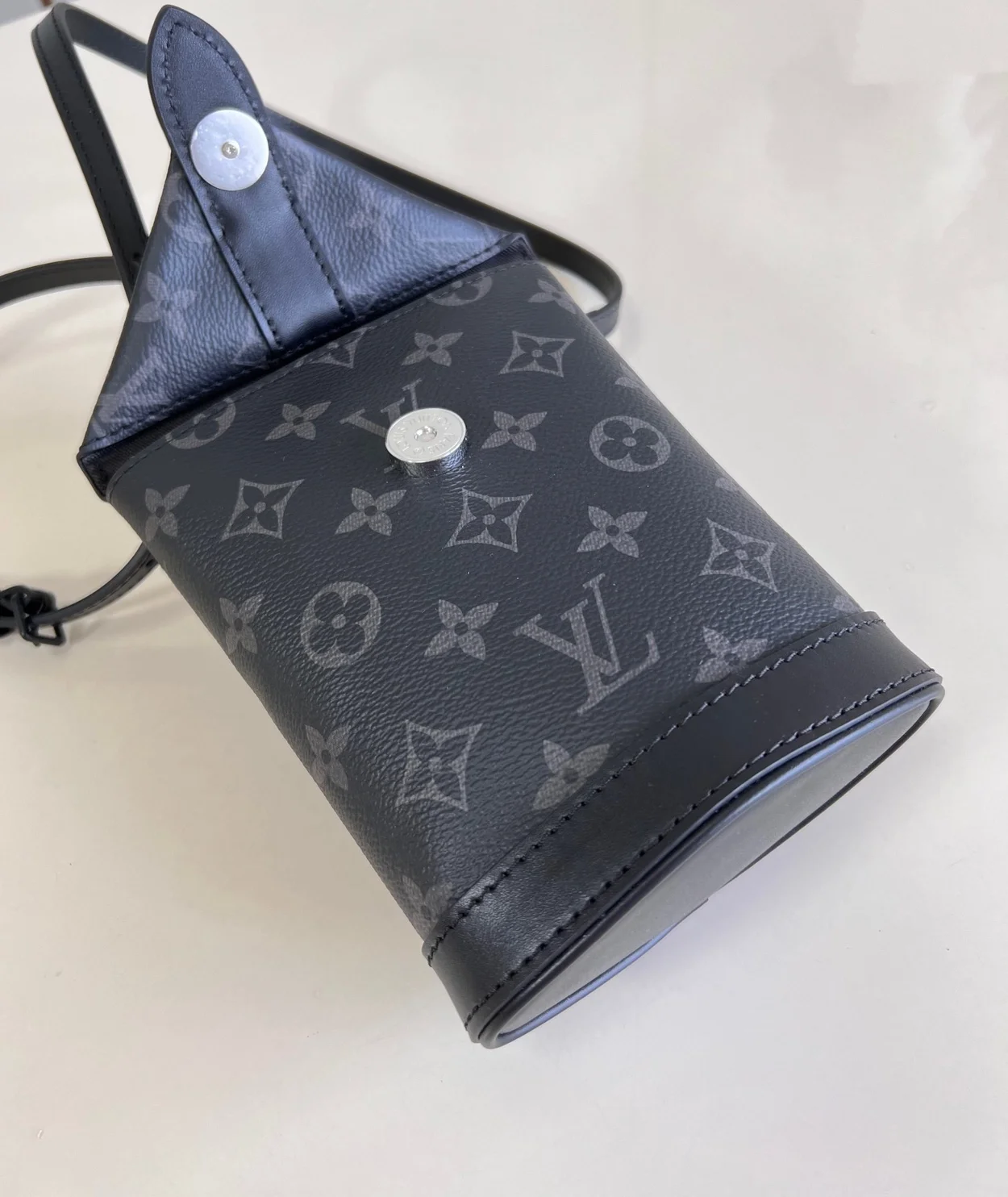 루이비통 엔벨로프 파우치 M11613