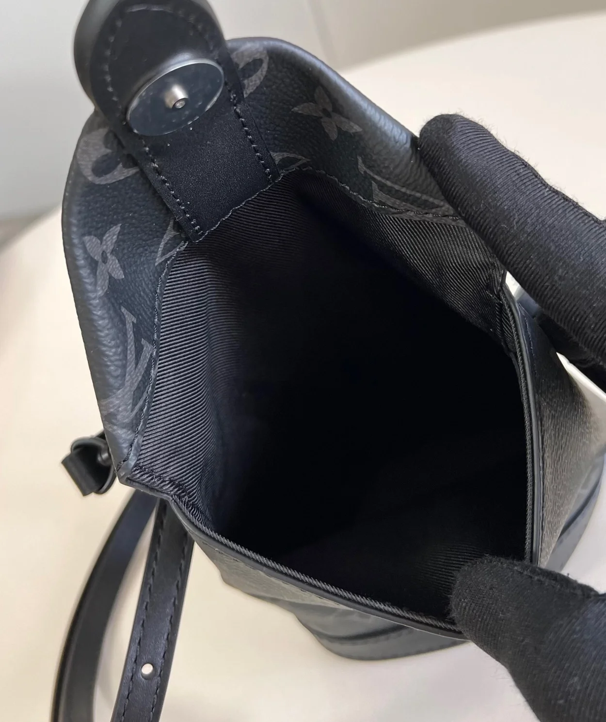 루이비통 엔벨로프 파우치 M11613