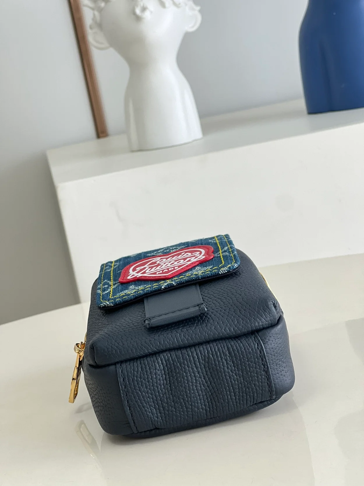 루이비통 x 니고 플랩 더블 폰 파우치 M81060