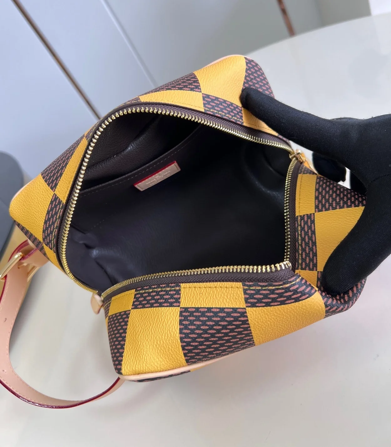 루이비통 락커 돕 키트 옐로우 N40567