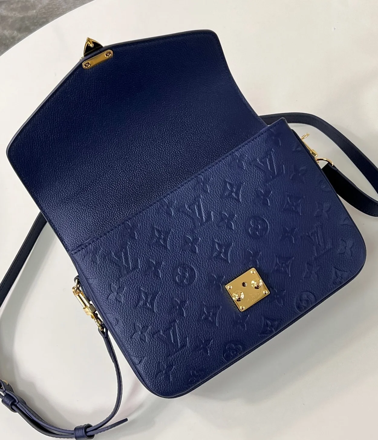 루이비통 포쉐트 메티스 M47142