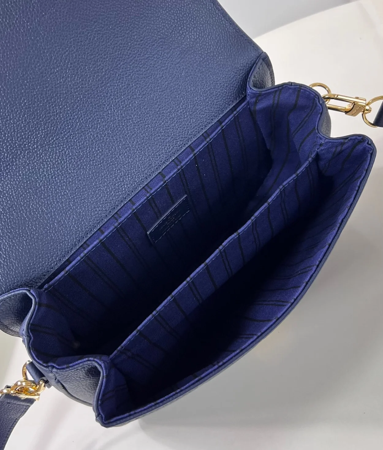 루이비통 포쉐트 메티스 M47142