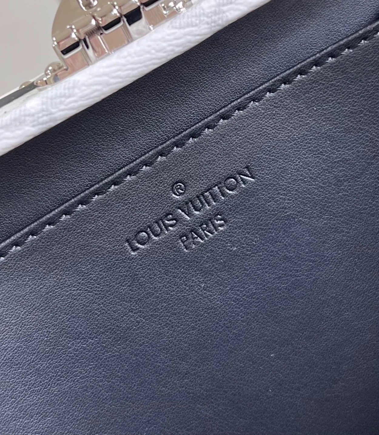 루이비통 클러치 박스 M11049