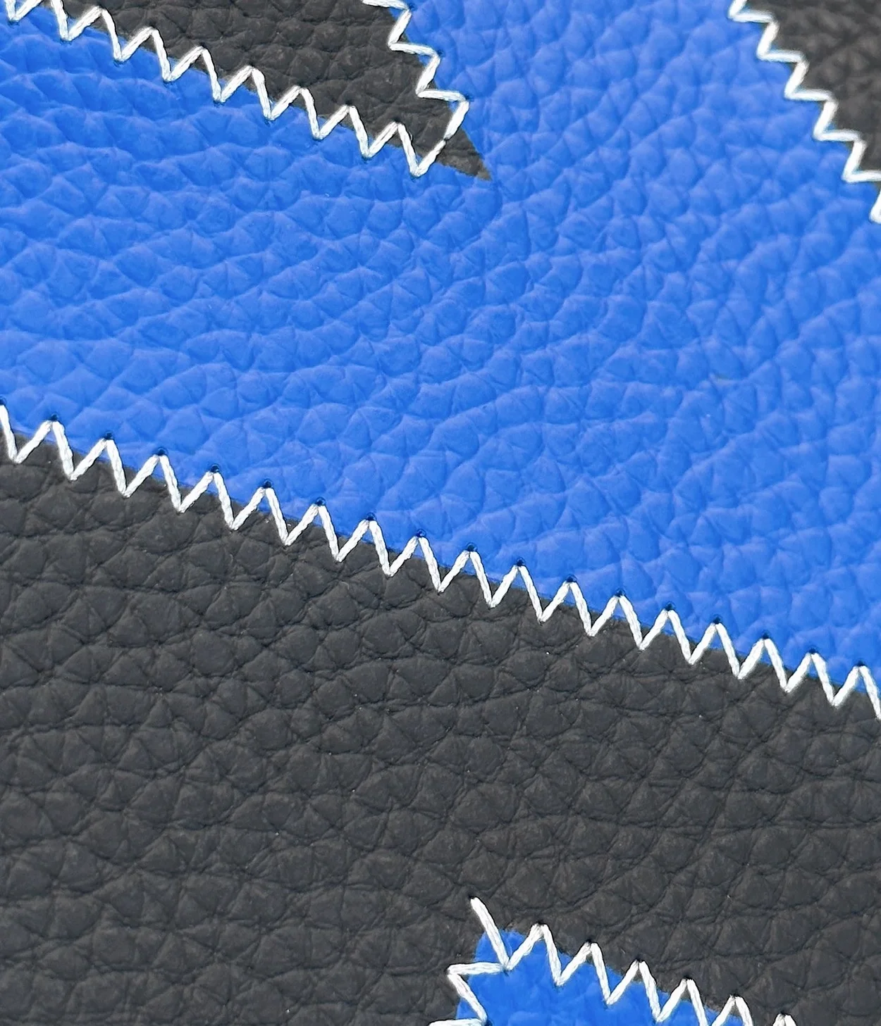 루이비통 스탠딩 파우치 M81310