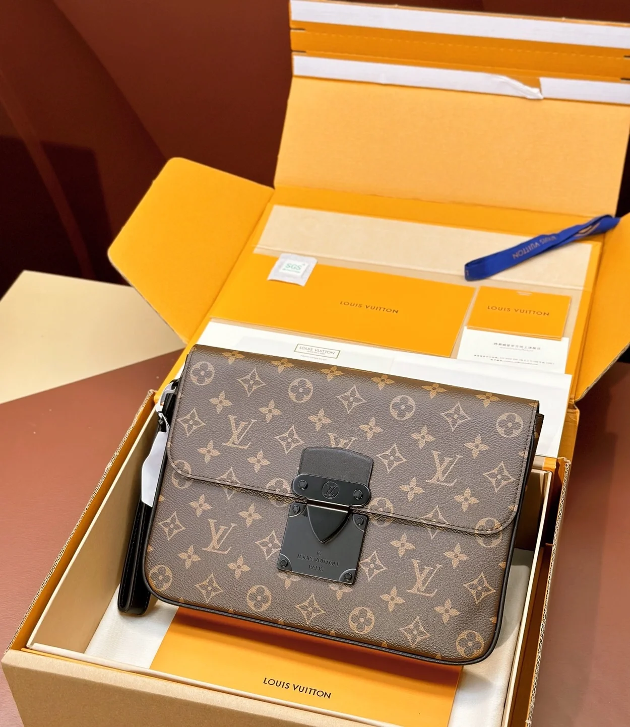 루이비통 s락 A4 파우치 M80560