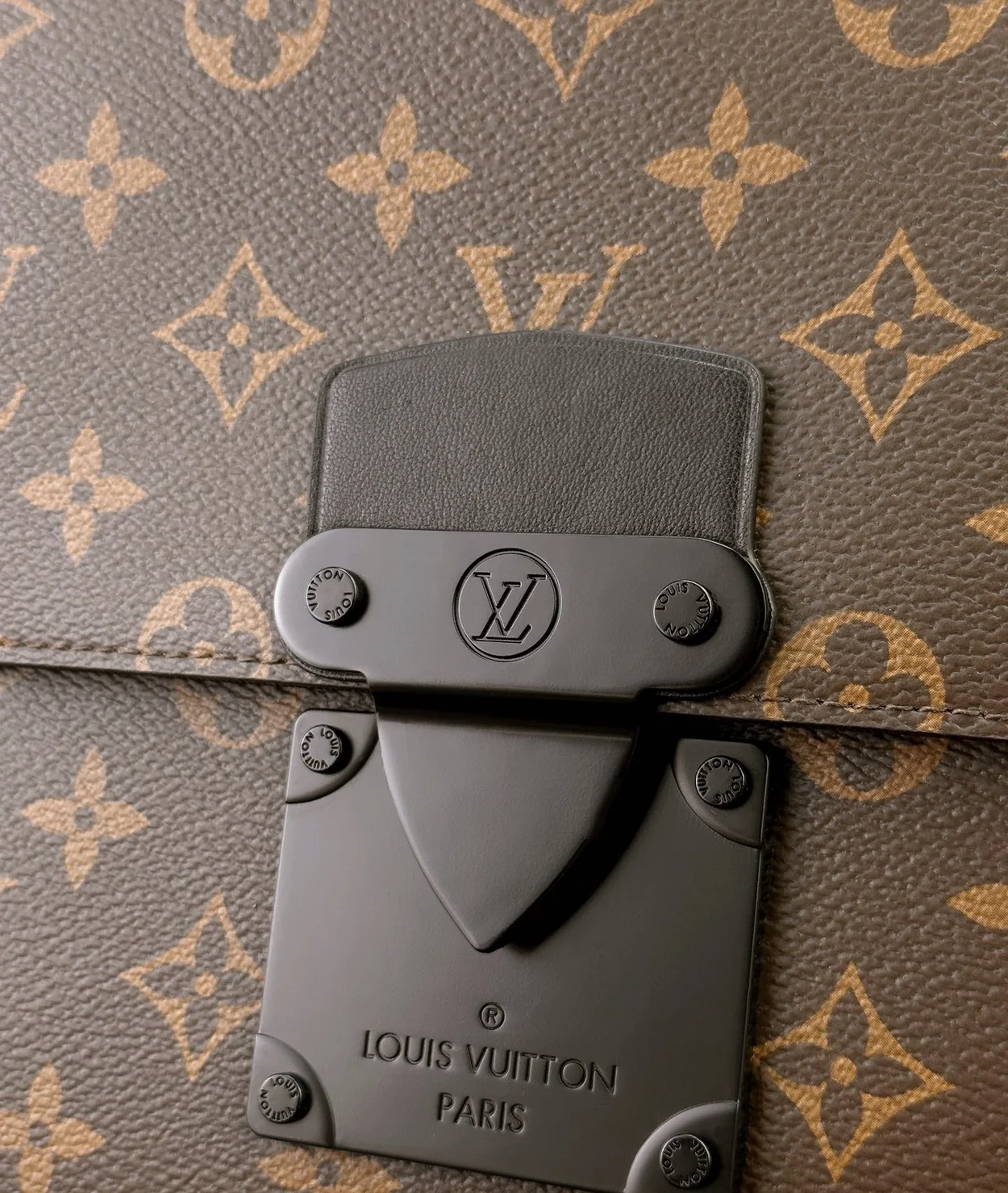 루이비통 s락 A4 파우치 M80560