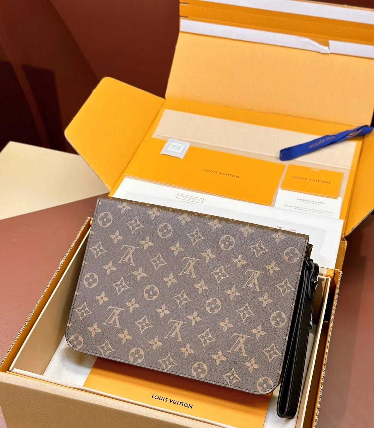 루이비통 s락 A4 파우치 M80560