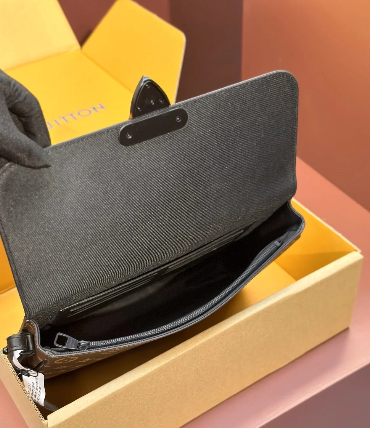 루이비통 s락 A4 파우치 M80560