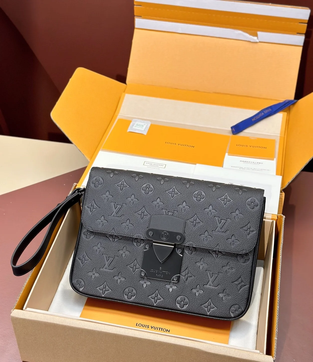 루이비통 s락 A4 파우치 M80582