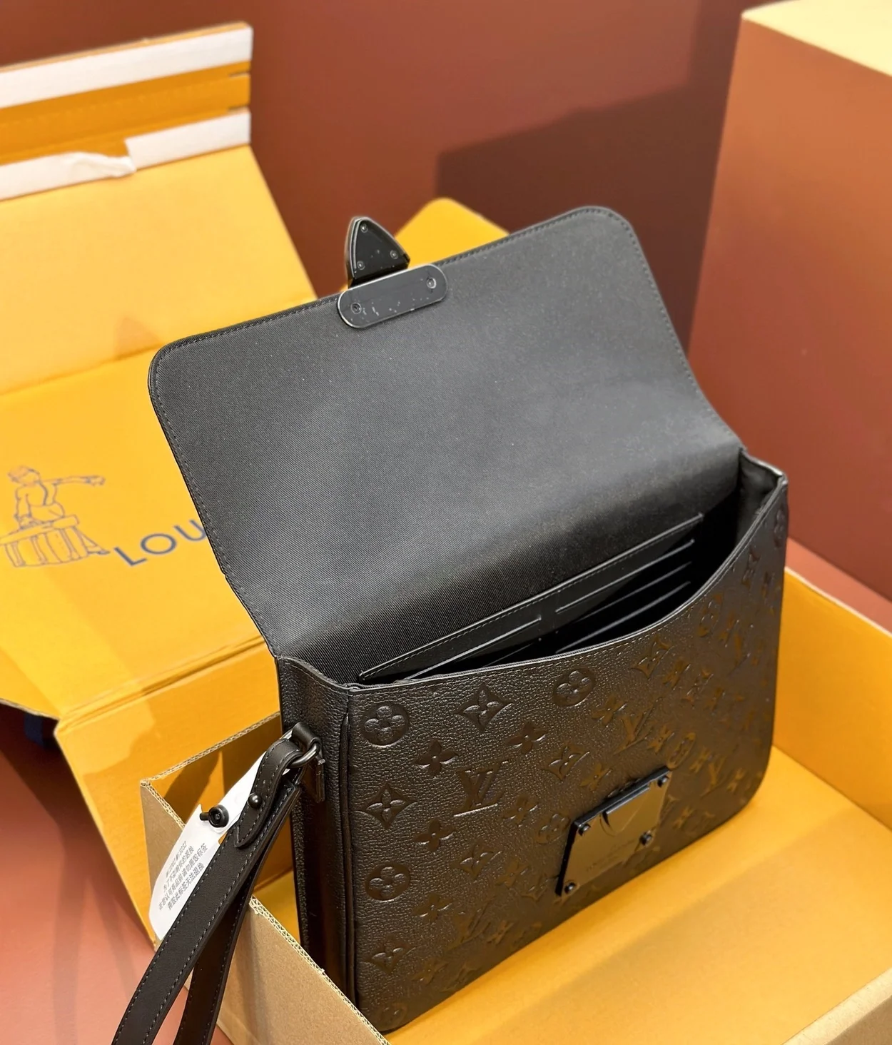 루이비통 s락 A4 파우치 M80582