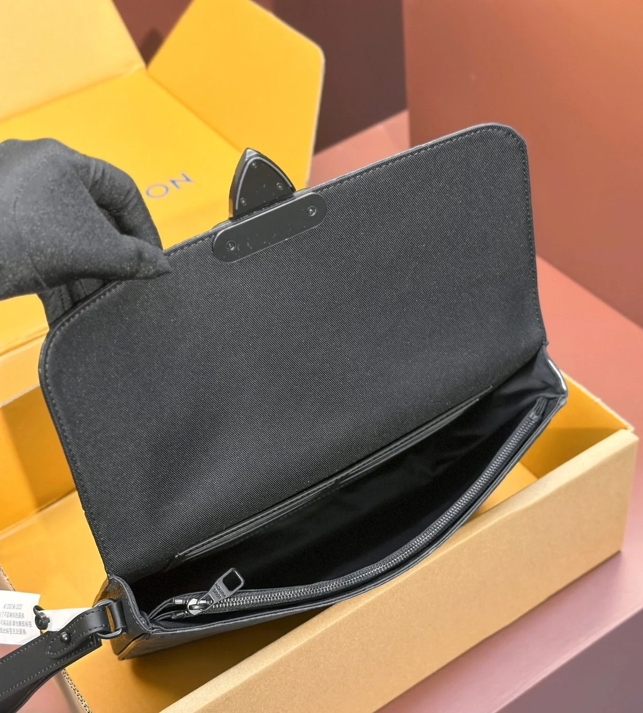 루이비통 s락 A4 파우치 M80582