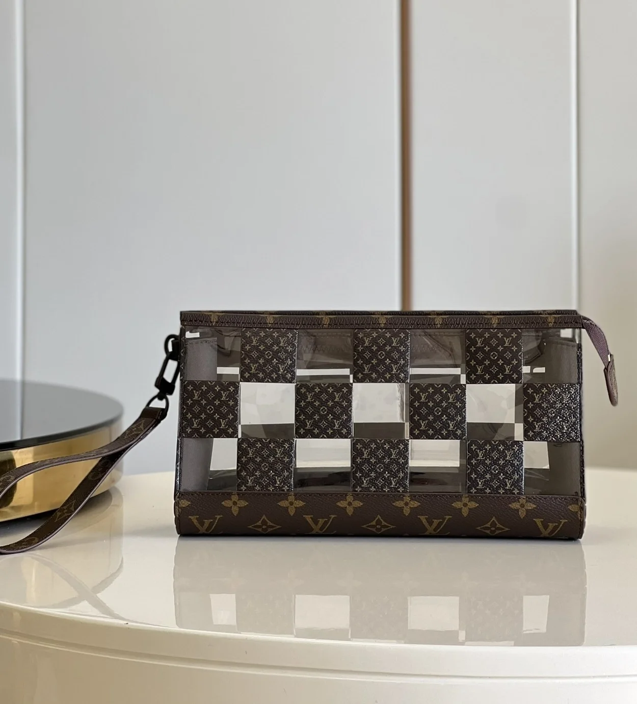 루이비통 스탠딩 파우치 M81588