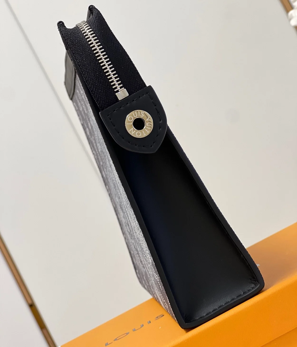 루이비통 사반나 체프먼 토일레트 M66639