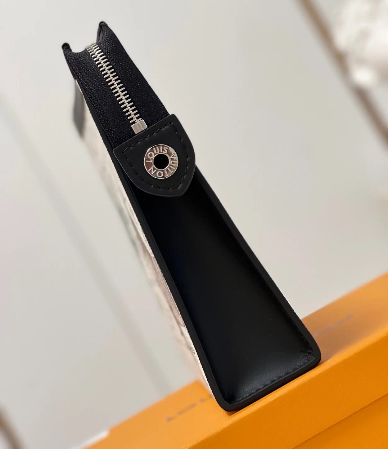 루이비통 사반 체프먼 보야쥬 GM M66929