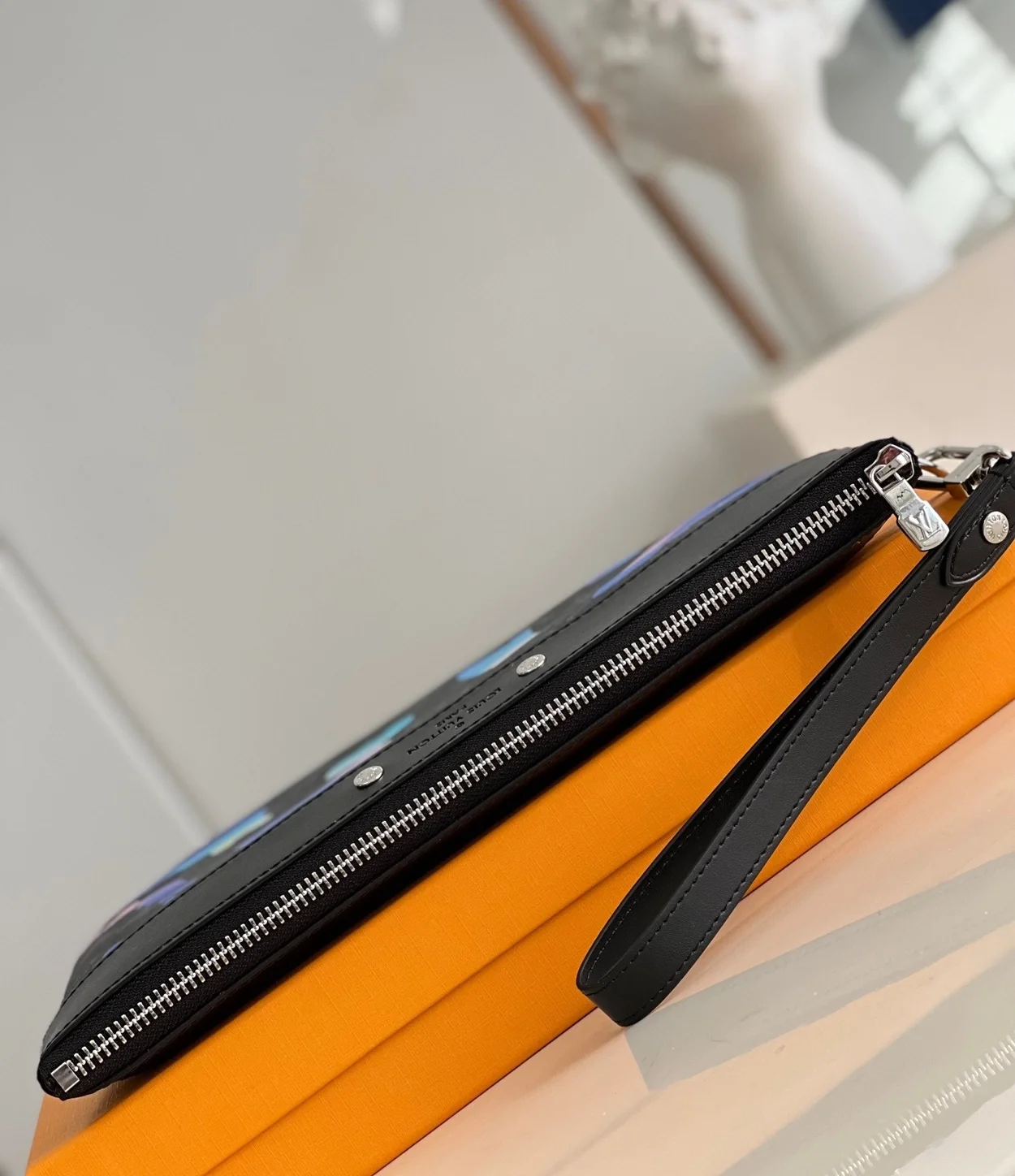 루이비통 포쉐트 투고 선라이즈 클러치 M81848