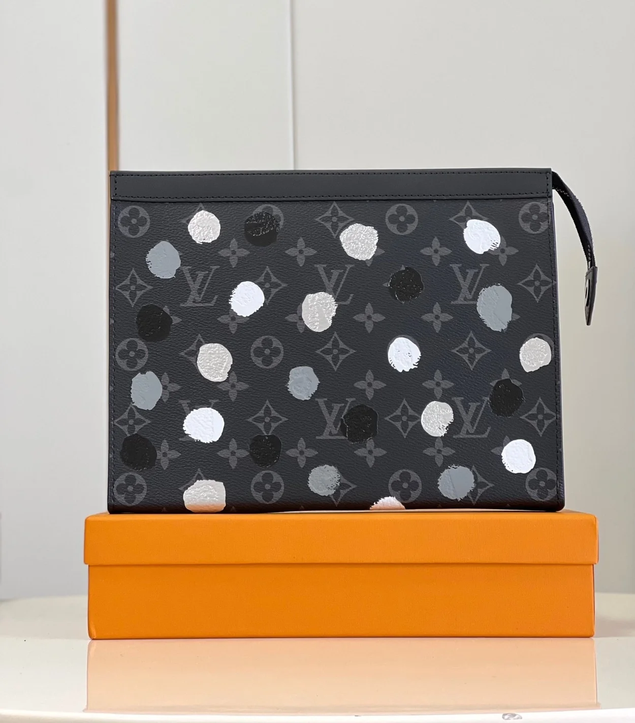 루이비통 x 야요이 쿠사마 포쉐트 보야주 M81934