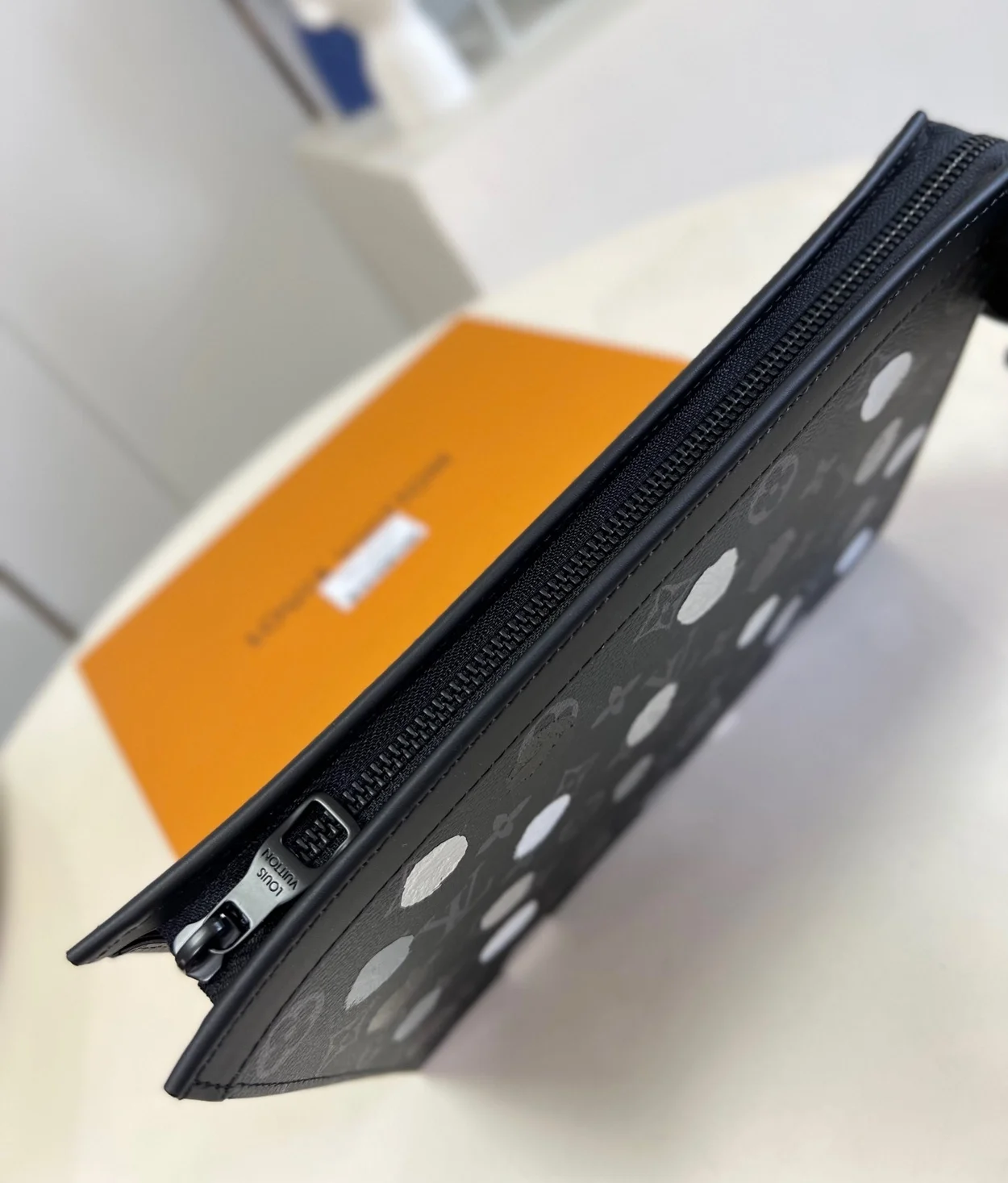 루이비통 x 야요이 쿠사마 포쉐트 보야주 M81934