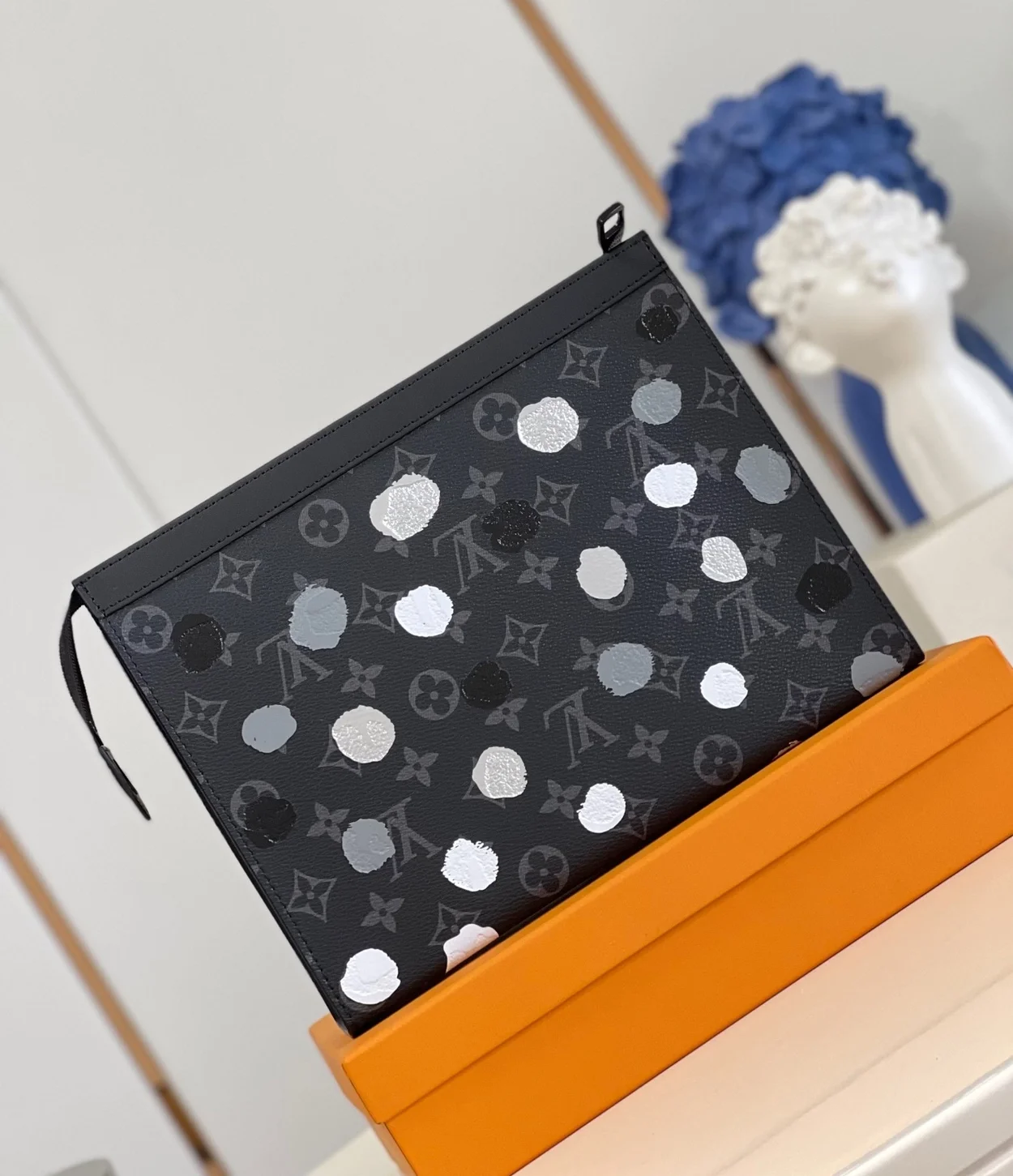 루이비통 x 야요이 쿠사마 포쉐트 보야주 M81934