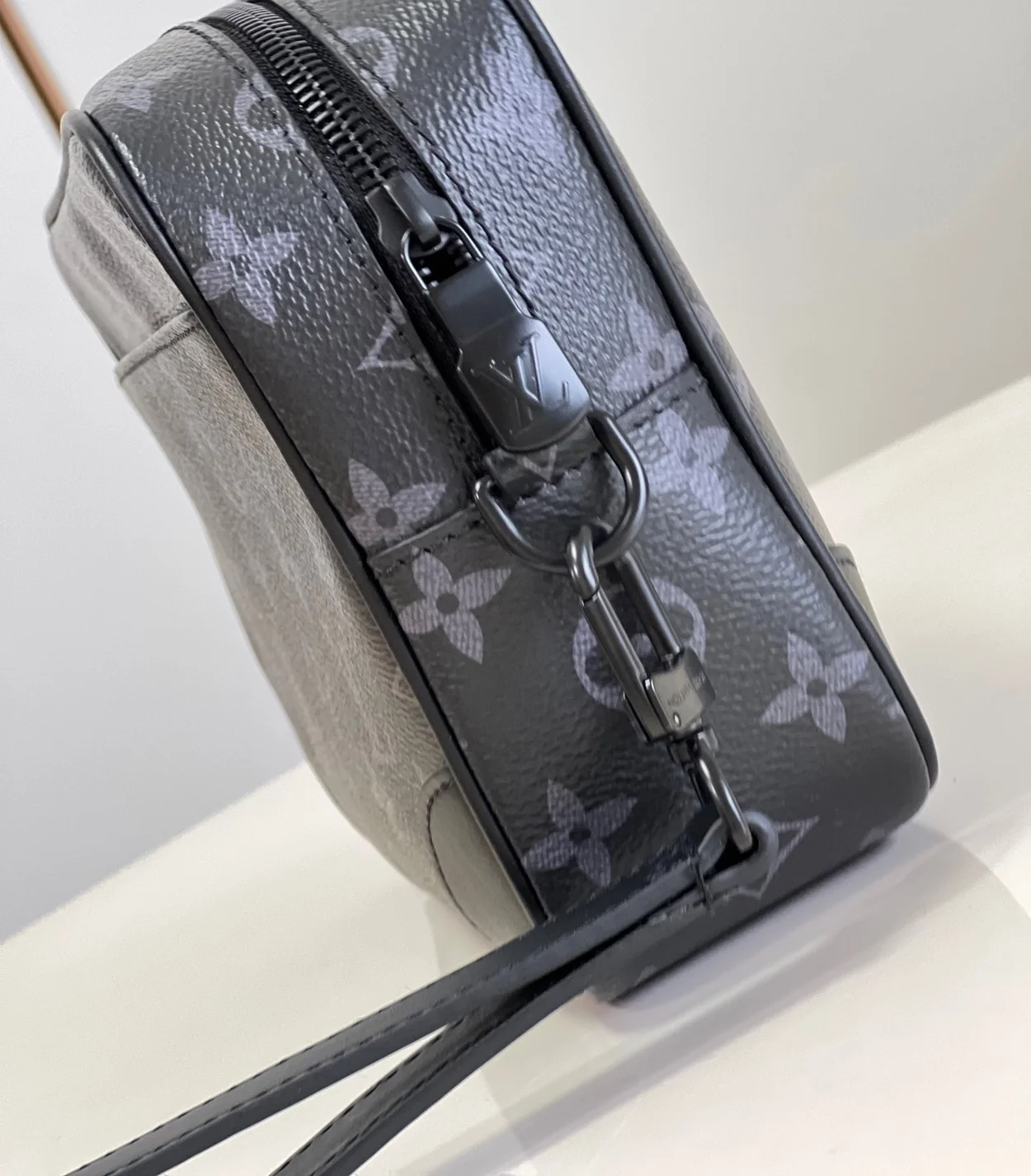 루이비통 포쉐트 카사이 클러치 M82076