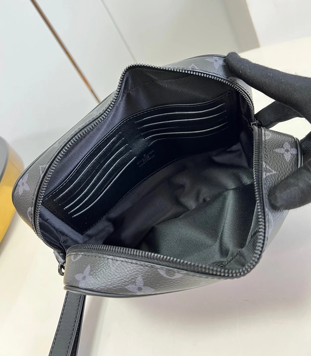 루이비통 포쉐트 카사이 클러치 M82076