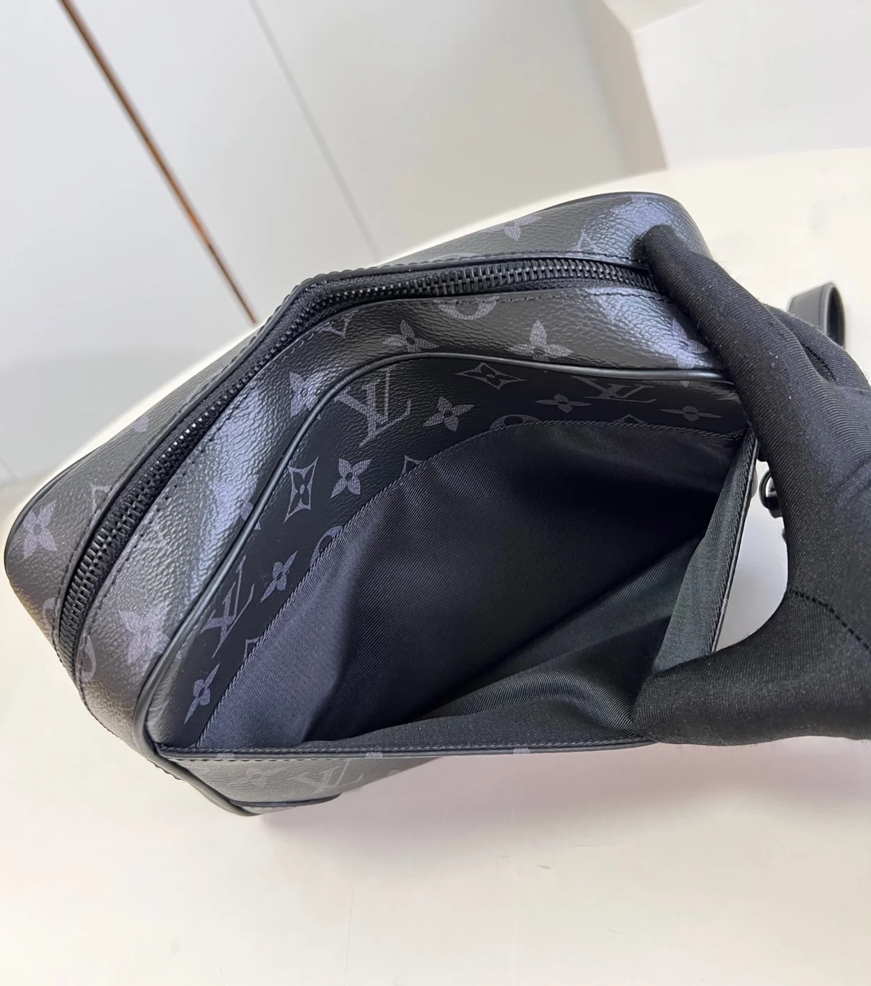 루이비통 포쉐트 카사이 클러치 M82076