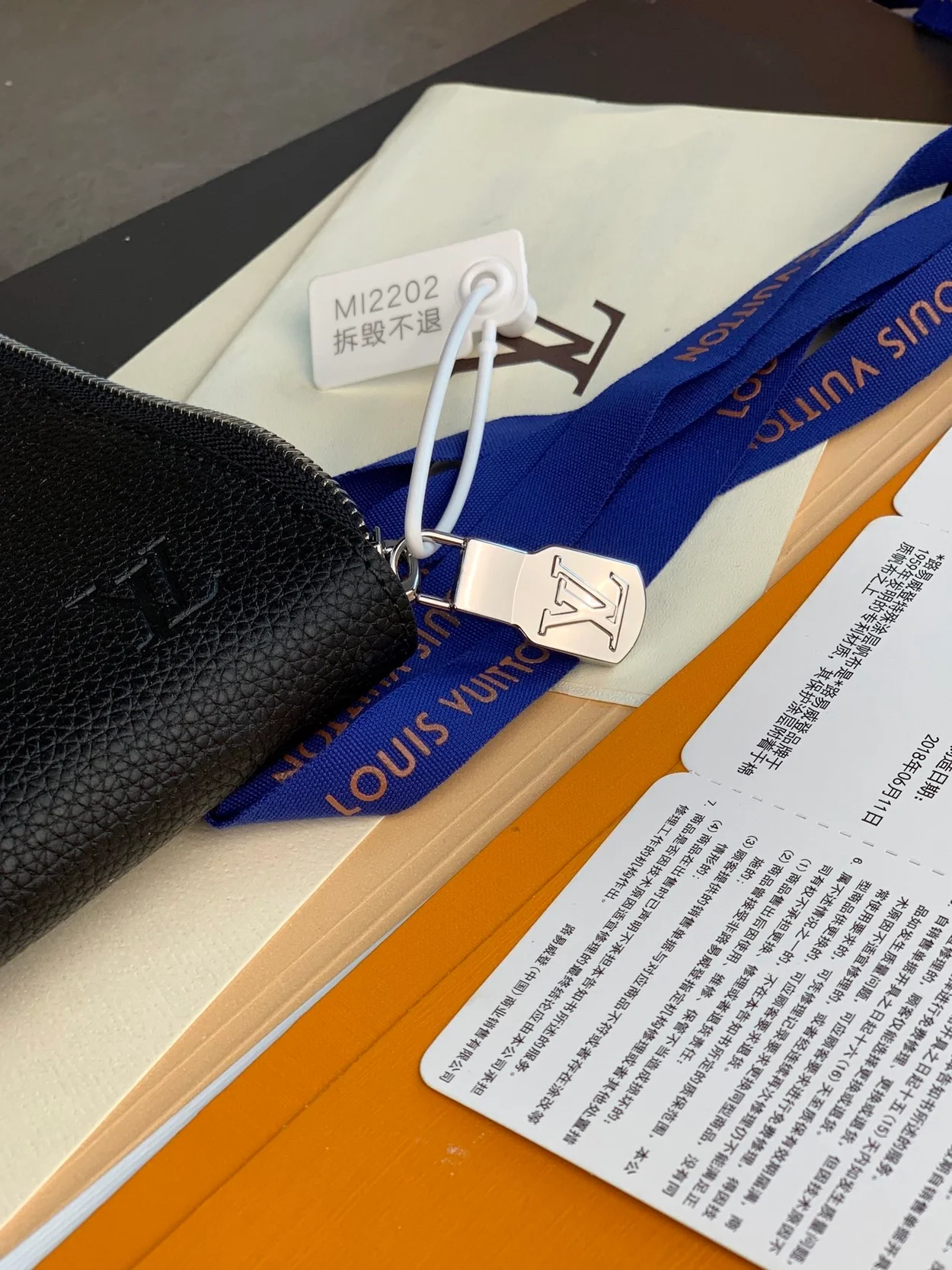 루이비통 포쉐트 주르 클러치 M67768