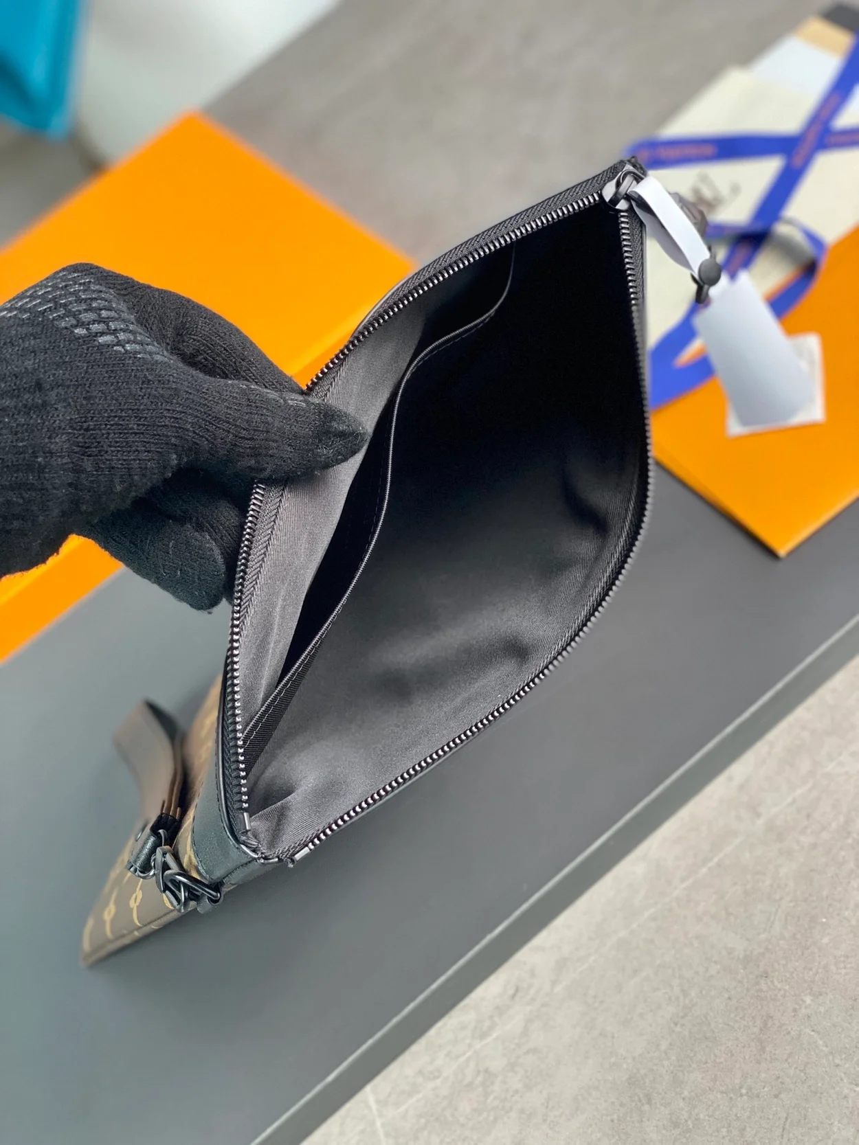 루이비통 포쉐트 To-Go 캔버스 M82079