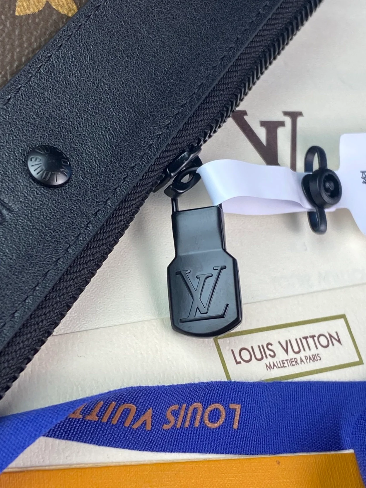 루이비통 포쉐트 To-Go 캔버스 M82079